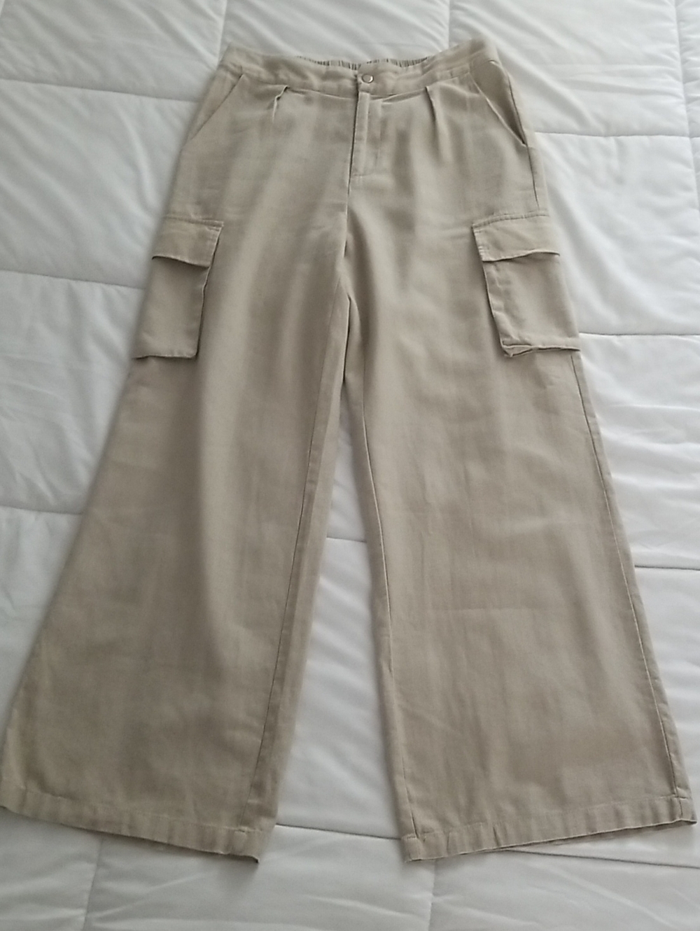 Tahari Beige Wide-Leg Cargo Pants
